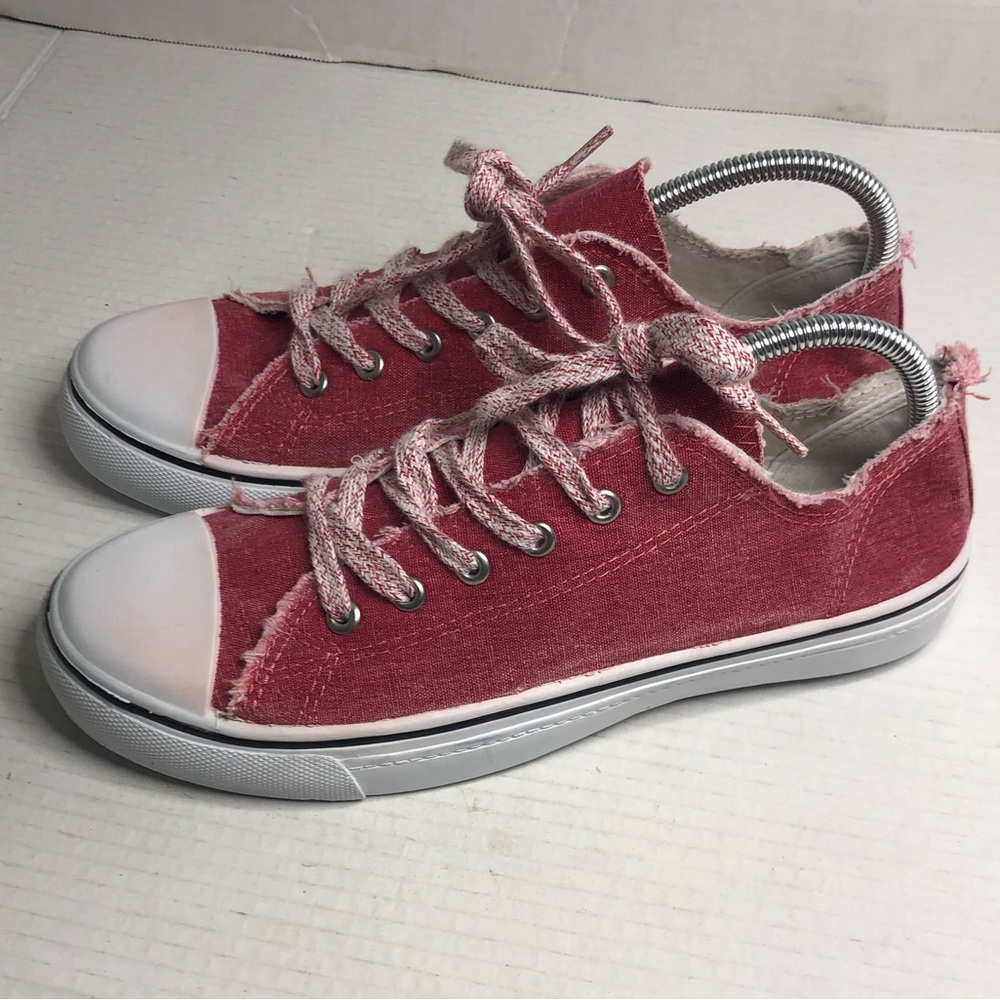 Maurices Sneakers Womens 11 Canvas Low Top Tie Red White Raw Edge Shoes